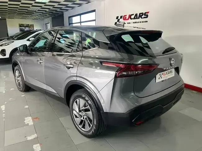 Usado Nissan Qashqai Acenta 158 CV (116 kW) 2021 Gris / plata SUV