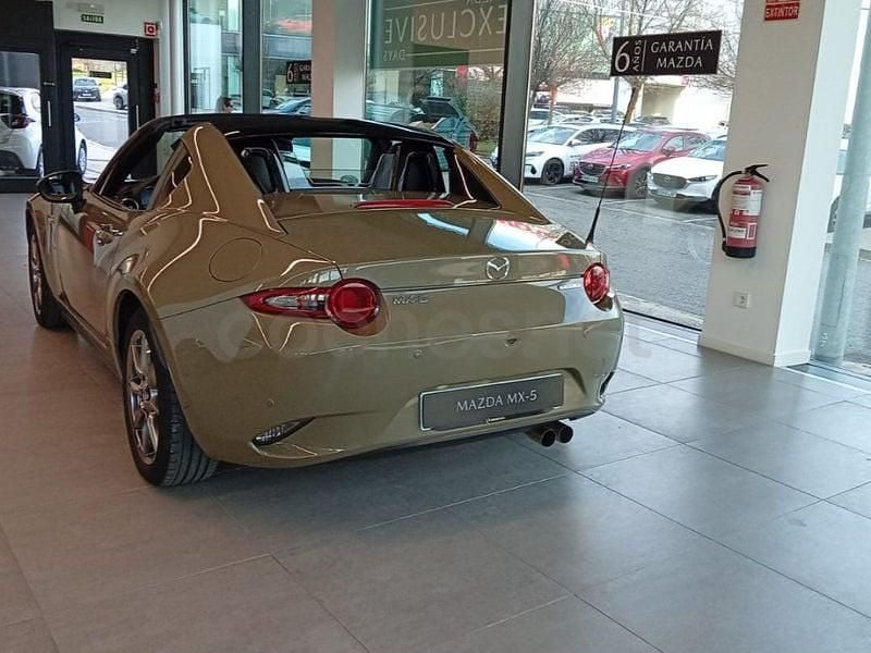 Usado Mazda MX5 Exclusive-Line 132 CV (97 kW) 2023 Gris / plata Descapotable