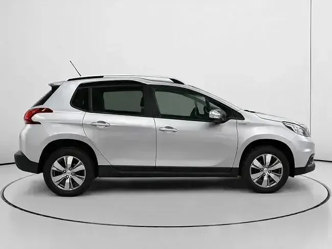 Usado Peugeot 2008 Style 82 CV (60 kW) 2018 Gris SUV