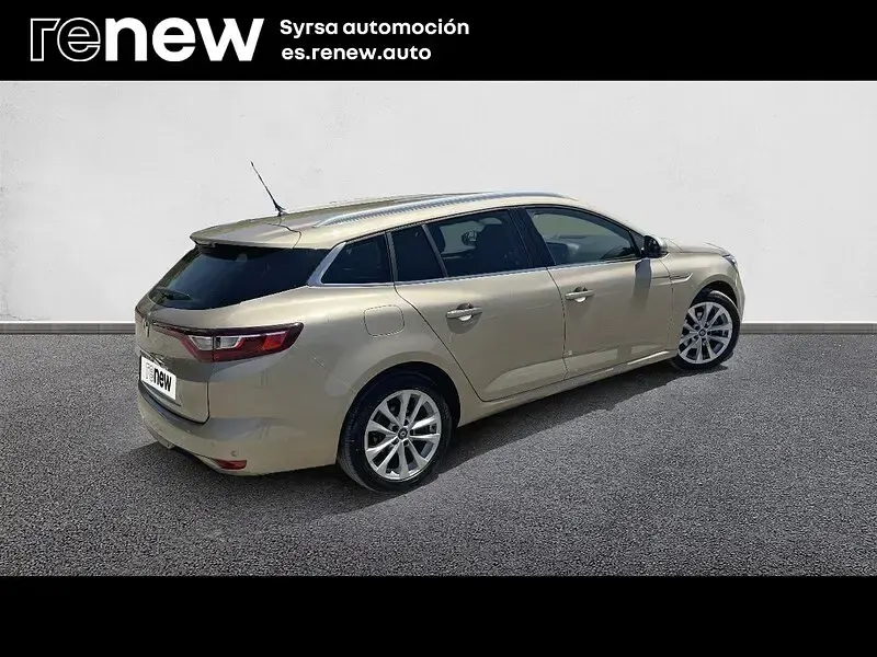 Usado Renault Mégane GrandTour Zen 140 CV (102 kW) 2019 Marrón Familiar