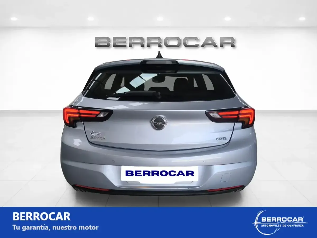 Usado Opel Astra Dynamic 110 CV (80 kW) 2016 Gris