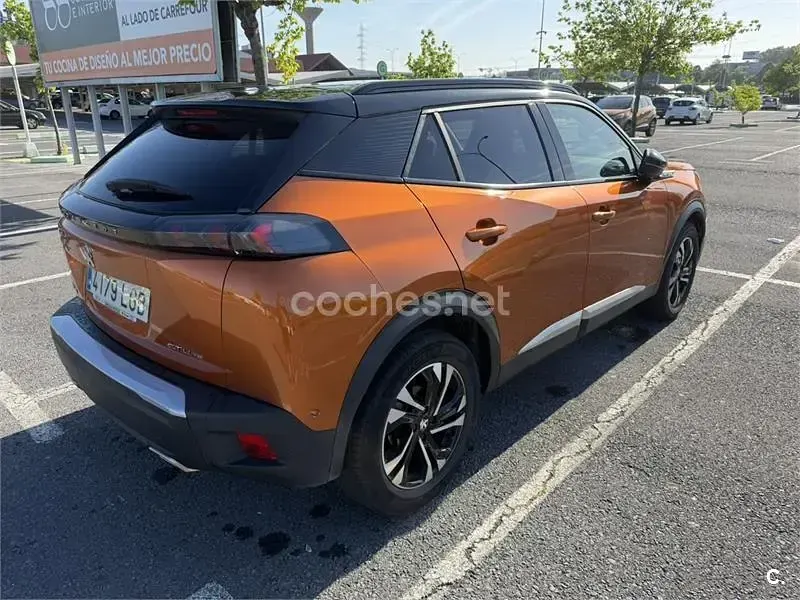 Usado Peugeot 2008 GT-line 130 CV (95 kW) 2020 Naranja SUV