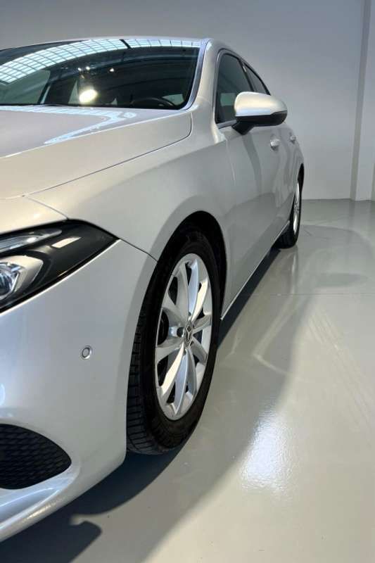 Usado Mercedes A180 116 CV (85 kW) 2019 Plateado Utilitario