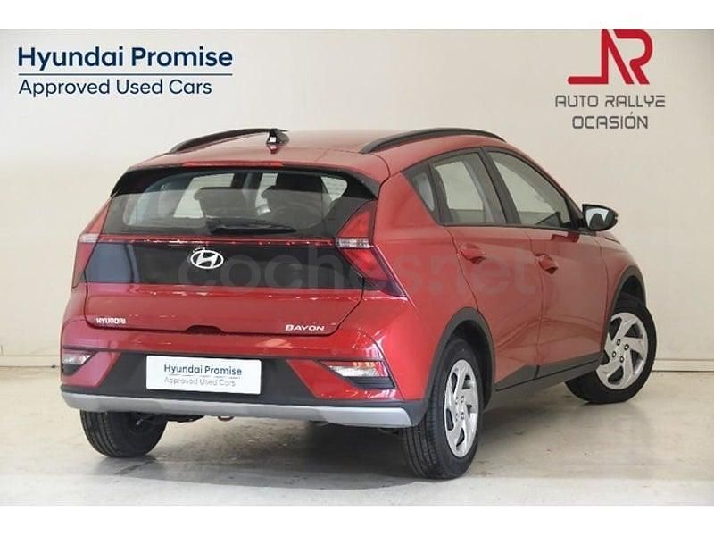 Usado Hyundai Bayon 84 CV (61 kW) 2024 Dragon red (perlado) SUV