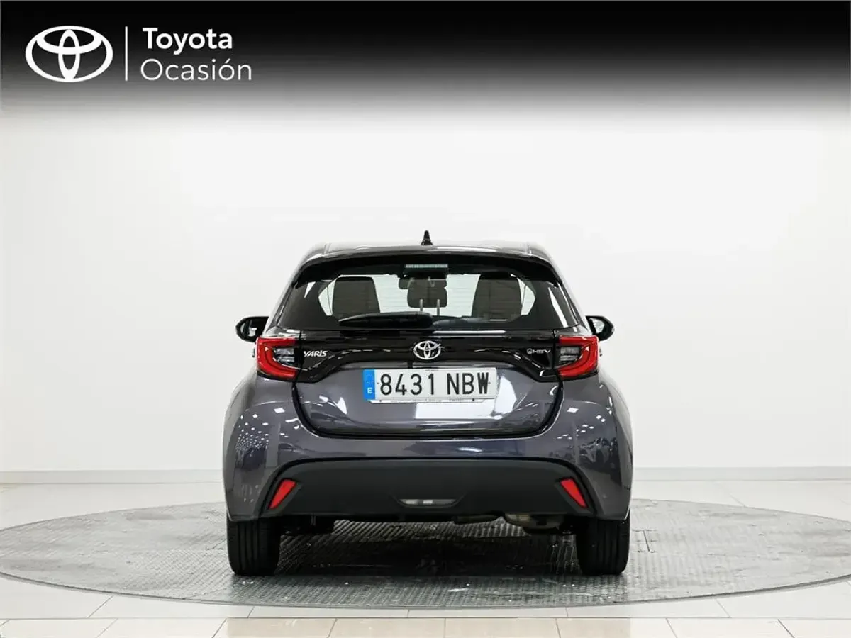Usado Toyota Yaris Active 116 CV (85 kW) 2025 Gris Utilitario