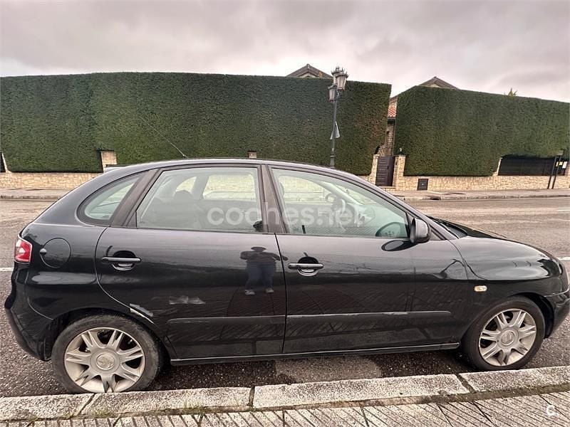 Usado Seat Ibiza Reference 100 CV (73 kW) 2007 Negro Utilitario