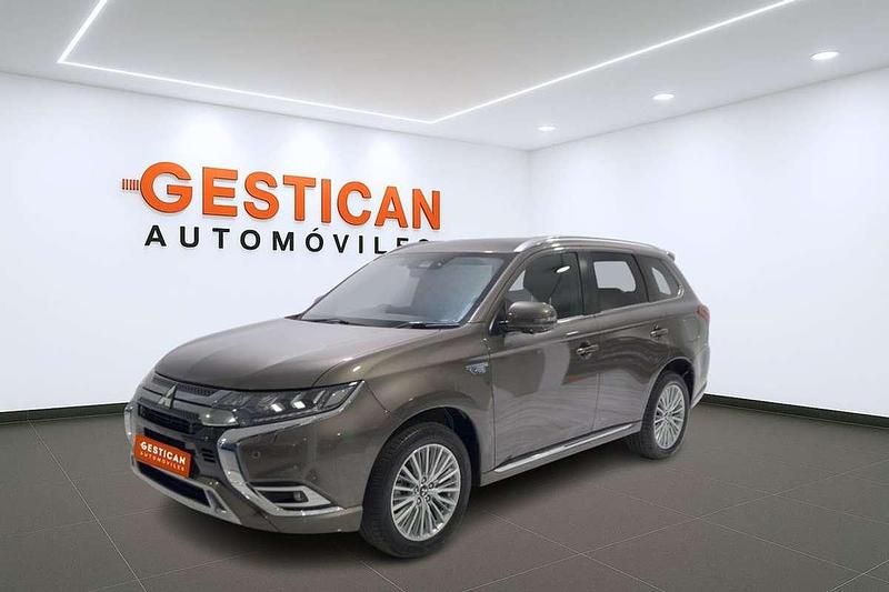 Marrón Usado 2020 Mitsubishi Outlander P-HEV Motion SUV | 23.990 € (Precio justo) - Imagen 1/4