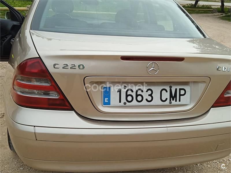 Beige Usado 2003 Mercedes C220 Classic Berlina | 4300 € (Precio justo) - Imagen 1/3