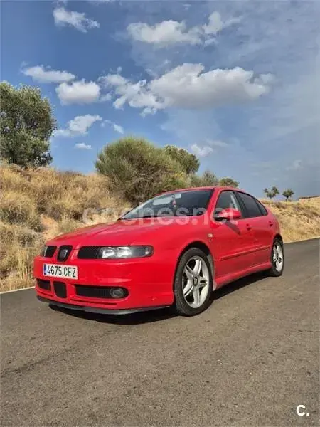 Usado Seat Leon Sport 150 CV (110 kW) 2003 Rojo Utilitario