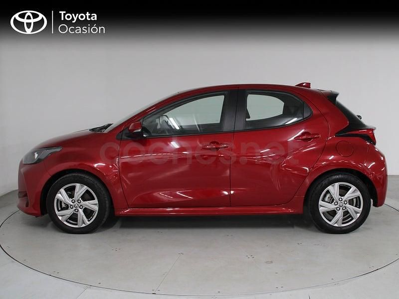 Usado Toyota Yaris Hybrid Active 116 CV (85 kW) 2024 Rojo Berlina