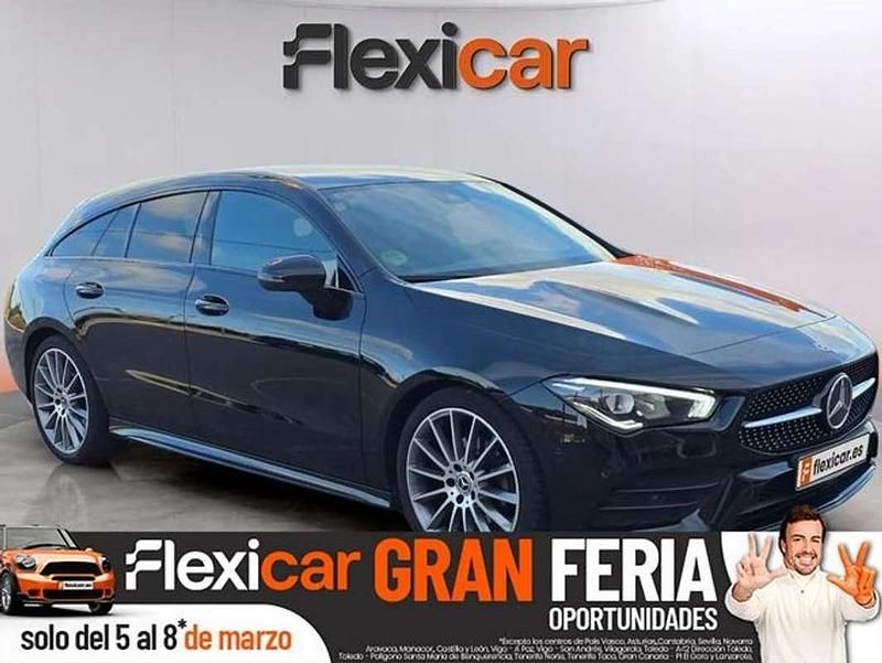 Usado Mercedes CLA200 Shooting Brake 163 CV (119 kW) 2022 Negro Familiar