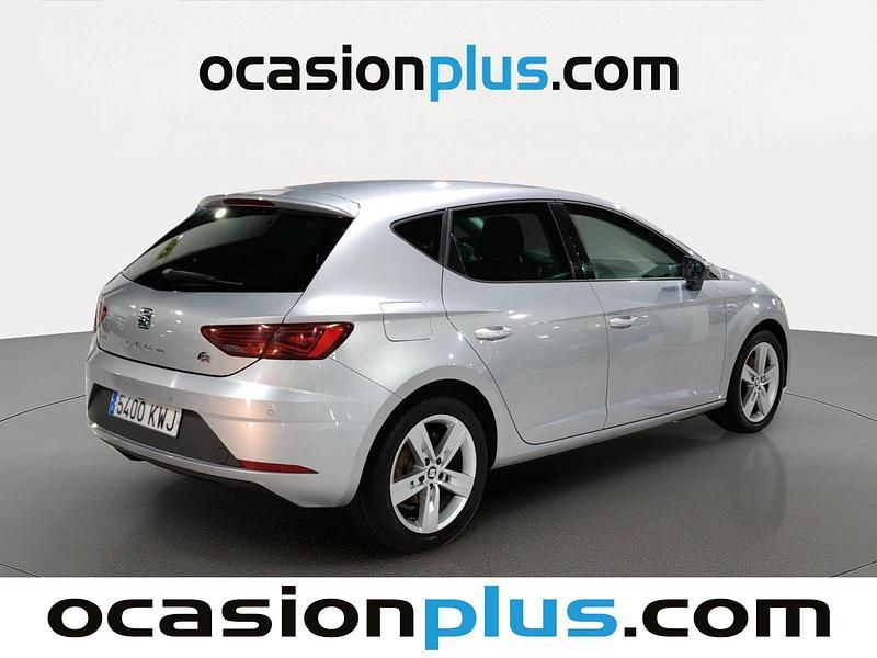 Usado Seat Leon FR 130 CV (95 kW) 2019 Gris plata Utilitario