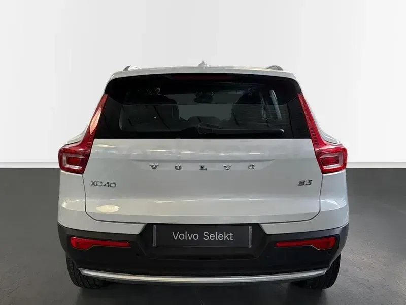 Usado Volvo XC40 Core 163 CV (119 kW) 2025 Blanco SUV