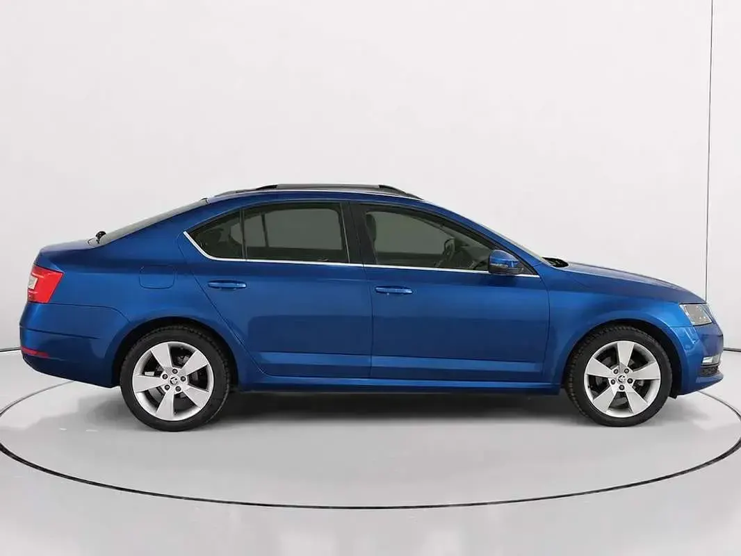 Usado Skoda Octavia 116 CV (85 kW) 2019 Azul Utilitario