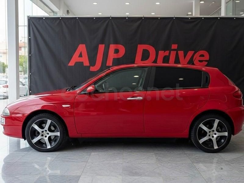 Usado Alfa Romeo 147 120 CV (88 kW) 2005 Rojo Utilitario