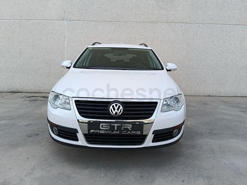 Usado VW Passat Advance 140 CV (102 kW) 2010 Blanco Familiar