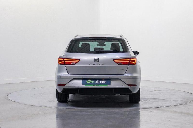 Usado Seat Leon XCELLENCE 130 CV (95 kW) 2020 Gris / plata Familiar