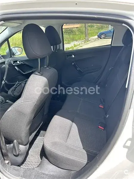 Usado Peugeot 208 82 CV (60 kW) 2019 Blanco Utilitario