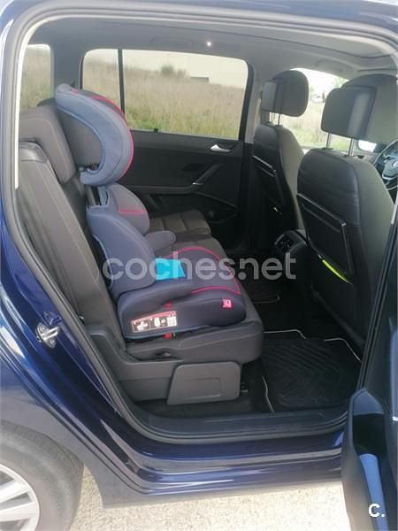 Usado VW Touran Advance 150 CV (110 kW) 2020 Azul Monovolumen
