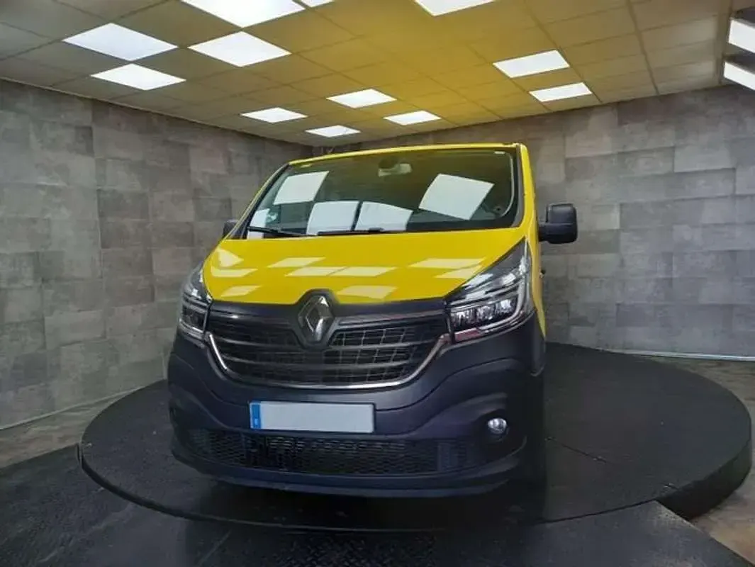 Usado Renault Trafic 95 CV (69 kW) 2019 Amarillo Monovolumen