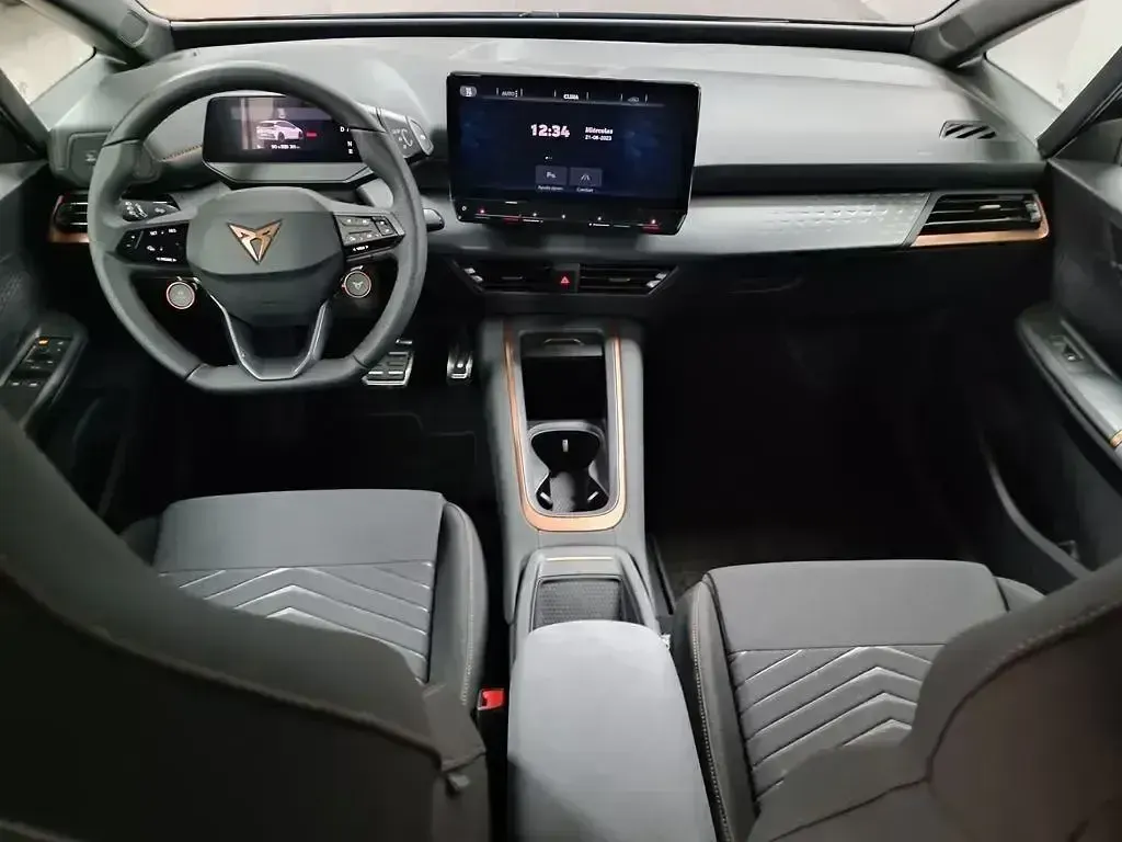 Usado Cupra Born e-Boost 169 kW (231 CV) 2023 Gris Utilitario
