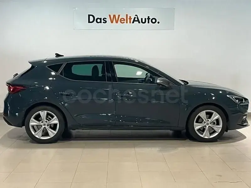 Usado Seat Leon FR 204 CV (150 kW) 2025 Azul Berlina