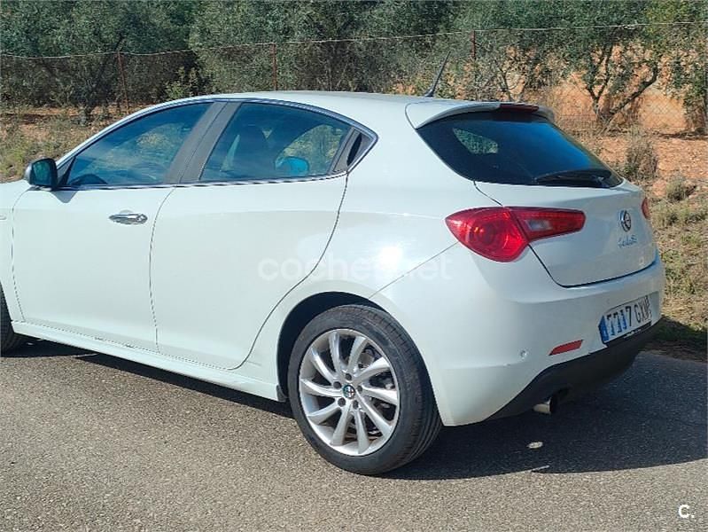 Usado Alfa Romeo Giulietta Distinctive 105 CV (77 kW) 2010 Blanco Berlina