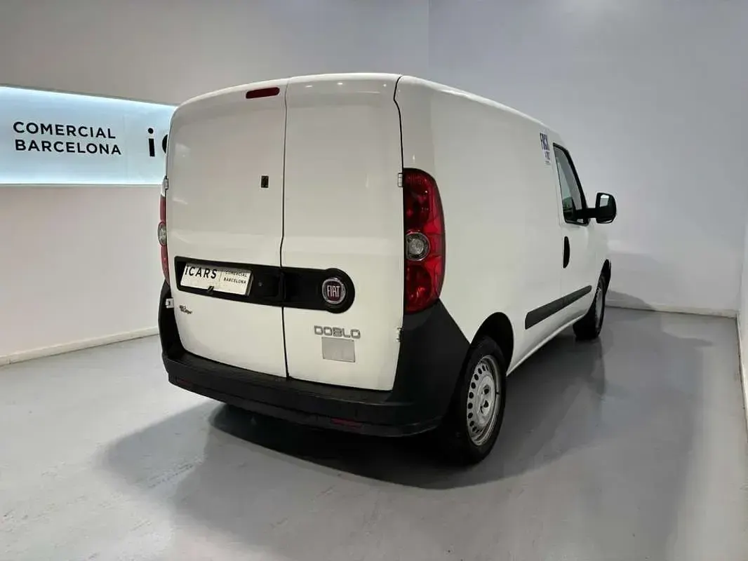 Usado Fiat Doblò 90 CV (66 kW) 2015 Blanco Monovolumen