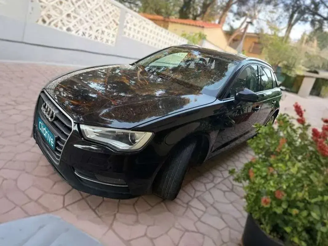 Usado Audi A3 Sportback Attraction 105 CV (77 kW) 2013 Negro Utilitario