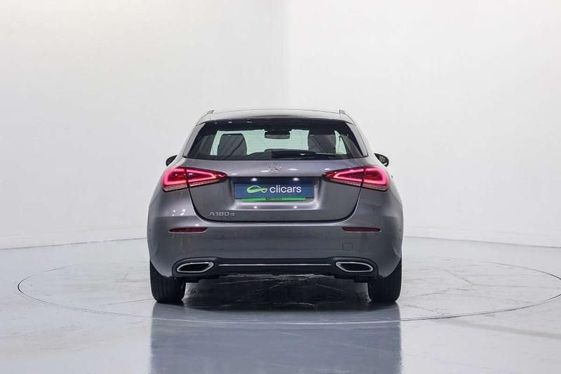 Usado Mercedes A180 116 CV (85 kW) 2022 Gris Berlina