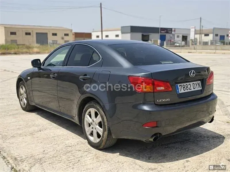 Usado Lexus IS220d Luxury Line 177 CV (130 kW) 2006 Gris / plata Berlina