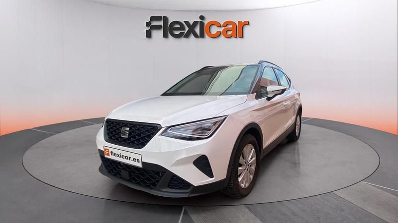 Usado Seat Arona Style 110 CV (80 kW) 2023 Blanco SUV