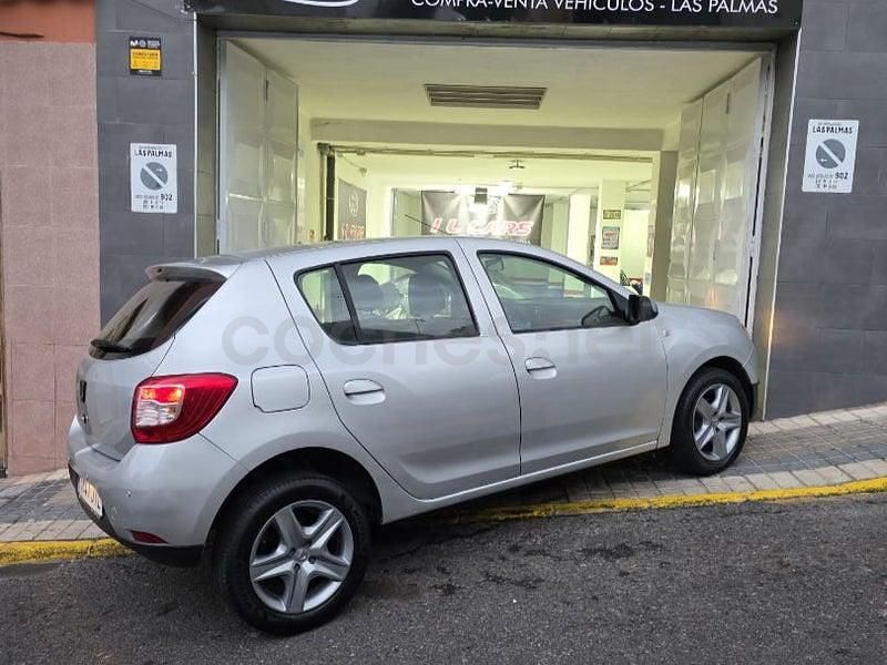 Usado Dacia Sandero Base 75 CV (55 kW) 2016 Gris / plata Berlina