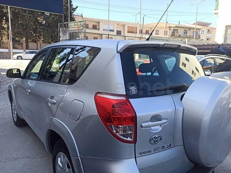 Usado Toyota RAV4 Premium 177 CV (130 kW) 2006 Gris / plata SUV