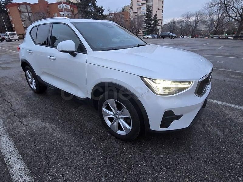 Blanco Usado 2023 Volvo XC40 Core SUV | 29.790 € (Precio justo) - Imagen 1/4