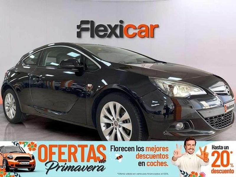 Usado Opel Astra GTC Sportive 140 CV (102 kW) 2017 Negro Utilitario