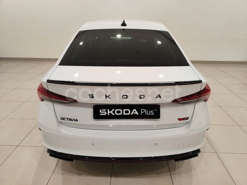 Usado Skoda Octavia RS 265 CV (194 kW) 2025 Blanco Berlina