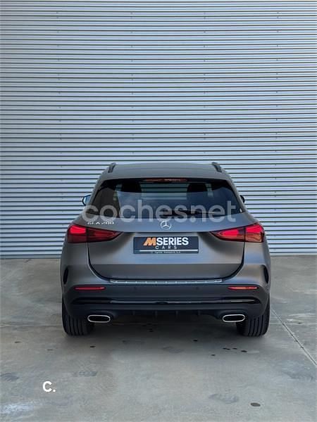 Usado Mercedes GLA200 163 CV (119 kW) 2024 Gris / plata SUV