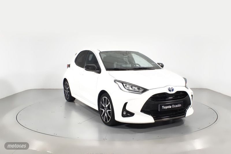 Blanco Usado 2022 Toyota Yaris Plus Berlina | 21.800 € (Precio justo) - Imagen 1/4