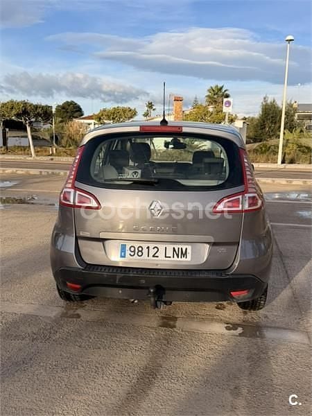 Begagnad Renault Scénic III Dynamique 110 HK (80 kW) 2011 Grå Minibuss