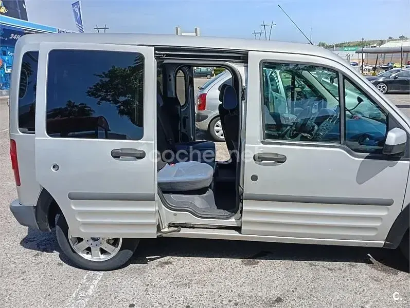 Usado Ford Tourneo Titanium 115 CV (84 kW) 2014 Gris / plata Monovolumen