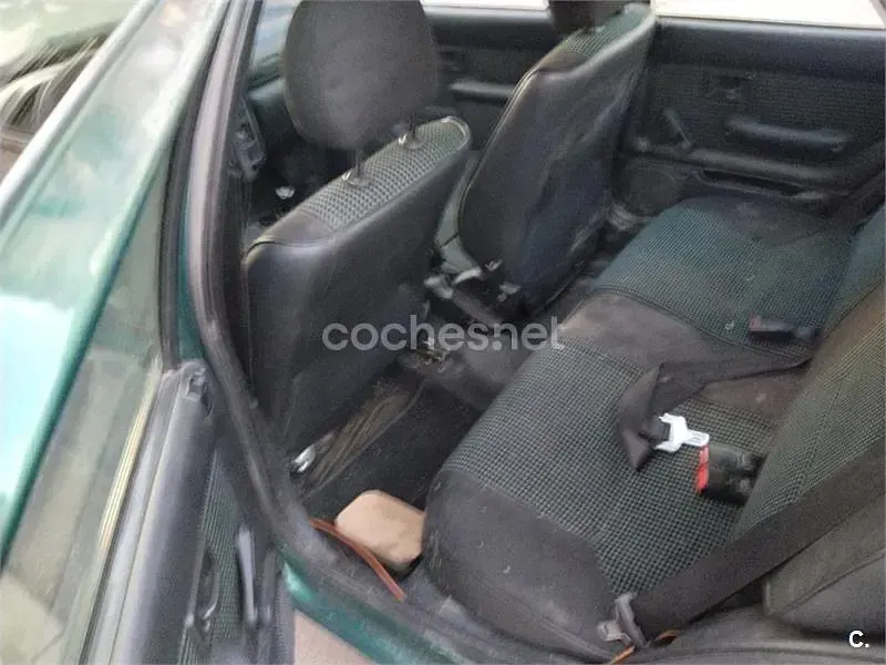 Usado Peugeot 106 58 CV (42 kW) 2000 Verde Utilitario