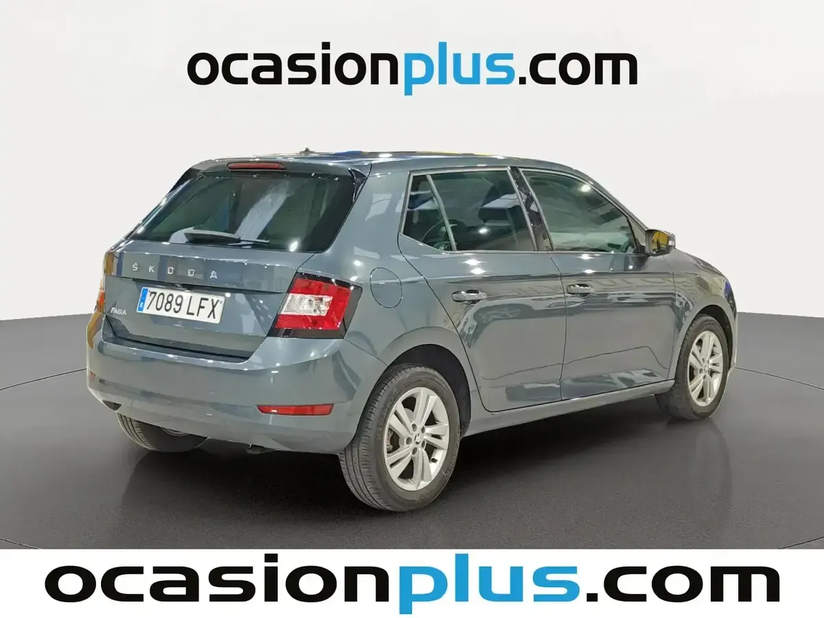 Usado Skoda Fabia Ambition 110 CV (80 kW) 2020 Gris / plata Berlina