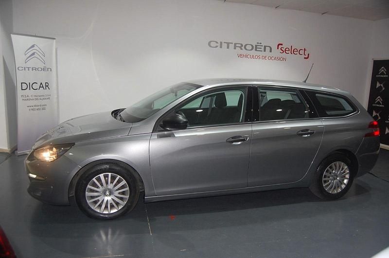 Usado Peugeot 308 SW Access 100 CV (73 kW) 2016 Gris / plata Familiar