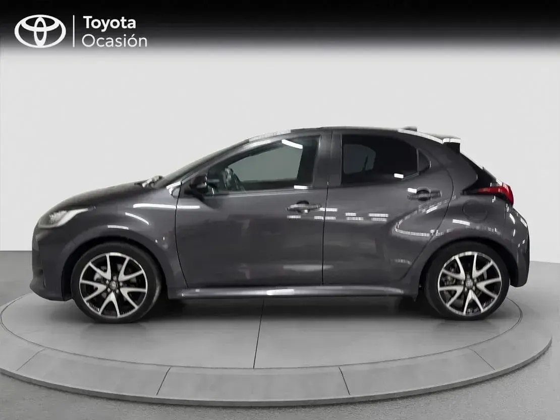 Usado Toyota Yaris Hybrid Style 116 CV (85 kW) 2022 Gris grafito Berlina