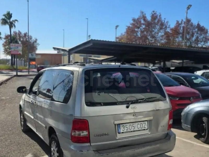 Usado Kia Carnival LX 144 CV (105 kW) 2003 Gris Monovolumen