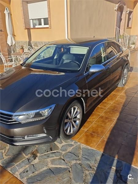 Usado VW Passat Advance 150 CV (110 kW) 2015 Gris / plata Berlina