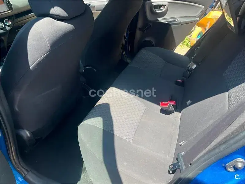 Usado Toyota Yaris Advance 90 CV (66 kW) 2015 Azul Utilitario