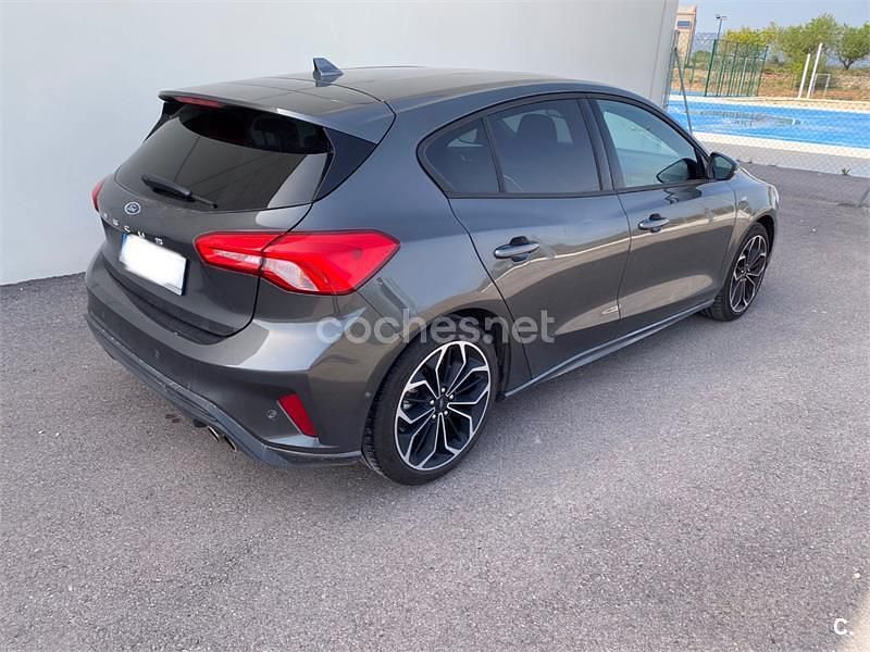 Usado Ford Focus ST-Line 120 CV (88 kW) 2019 Gris / plata Berlina