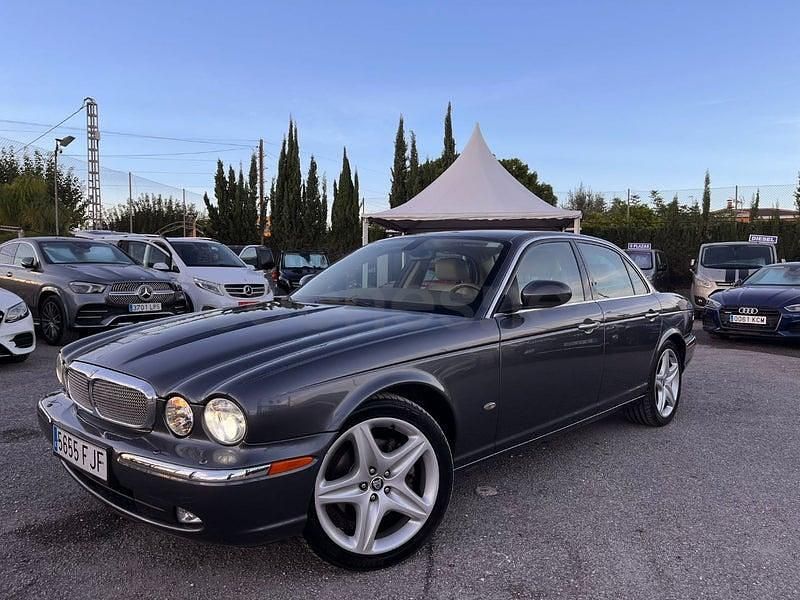 Usado Jaguar XJ6 Executive 204 CV (150 kW) 2006 Gris / plata Berlina